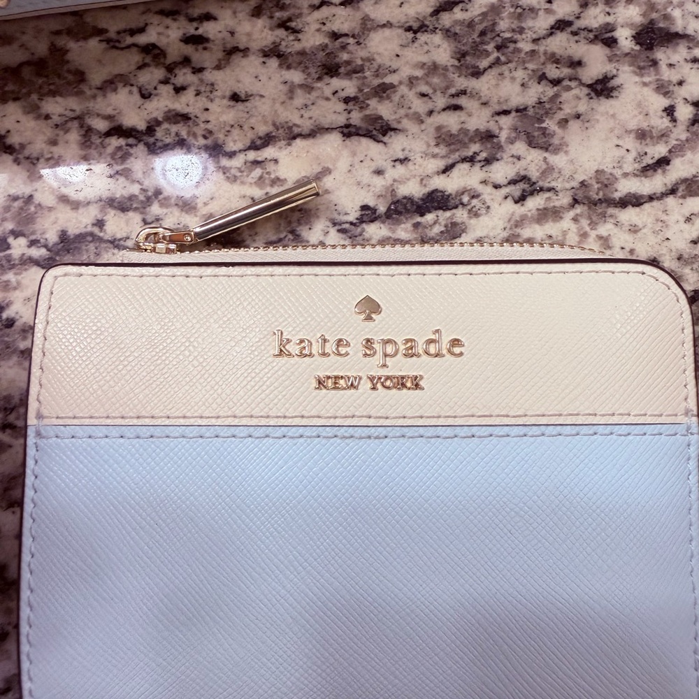 Kate Spade convertible crossbody and matching wallet set! - Picture 4 of 8
